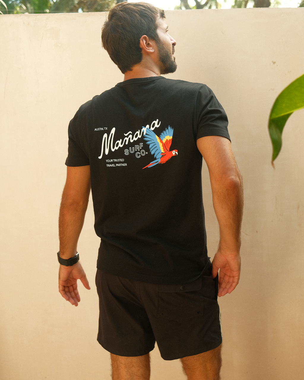 Mañana Macaw Tee - Black