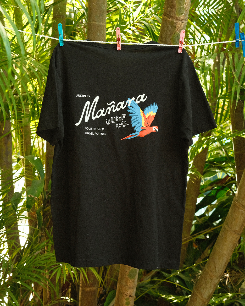 Mañana Macaw Tee - Black