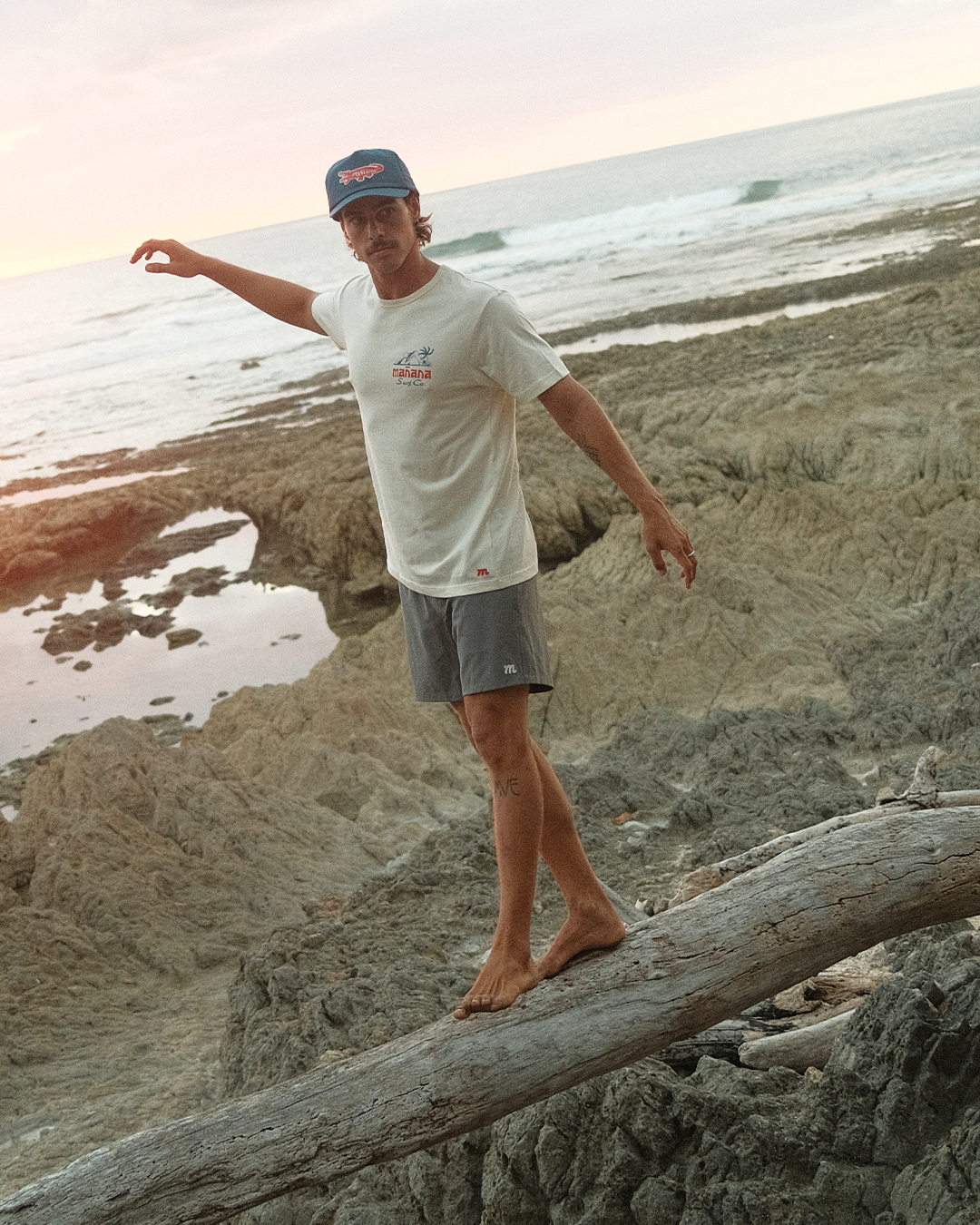 Mañana Surfing Club Tee - Off white